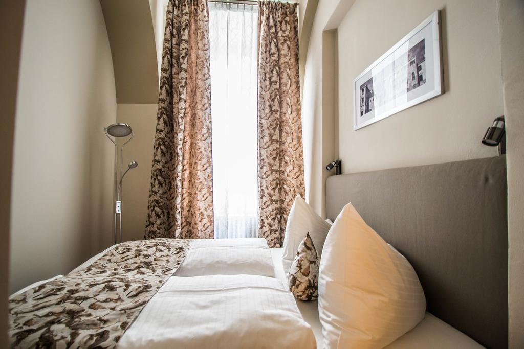 Apartment 4bdr Historical Spirit By Ruterra Prague